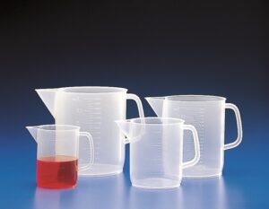Carafes graduées en PP, forme basse