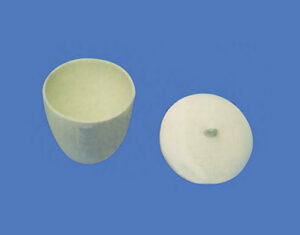 Creuset en porcelaine forme moyenne avec couvercle