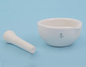 Mortier à main en porcelaine avec pilon